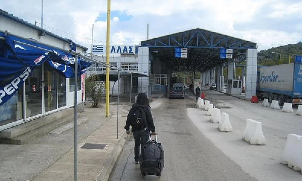 Κακαβιά: Αλβανίδα προσπάθησε να περάσει 34.000 λίρες Αγγλίας